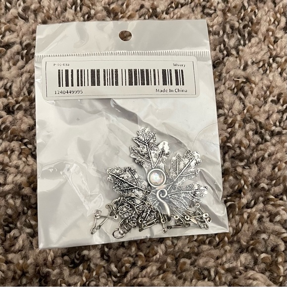 NWT Silver Boho Maple Leaf Pendant Necklace with Gemstone - Picture 6 of 6